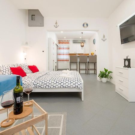 Studio Apartment Sesula Split Exterior photo