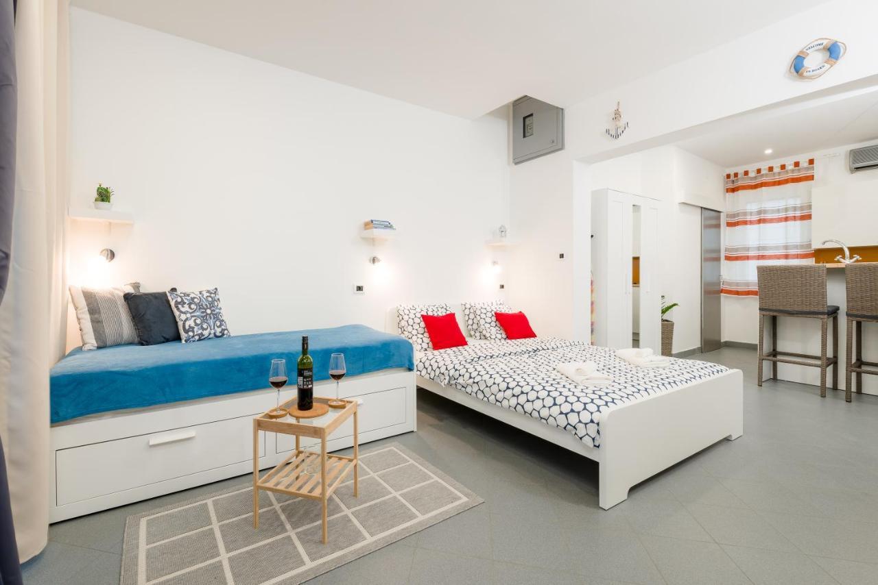 Studio Apartment Sesula Split Exterior photo