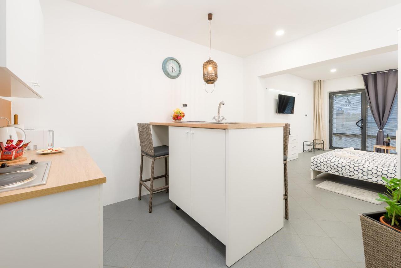 Studio Apartment Sesula Split Exterior photo