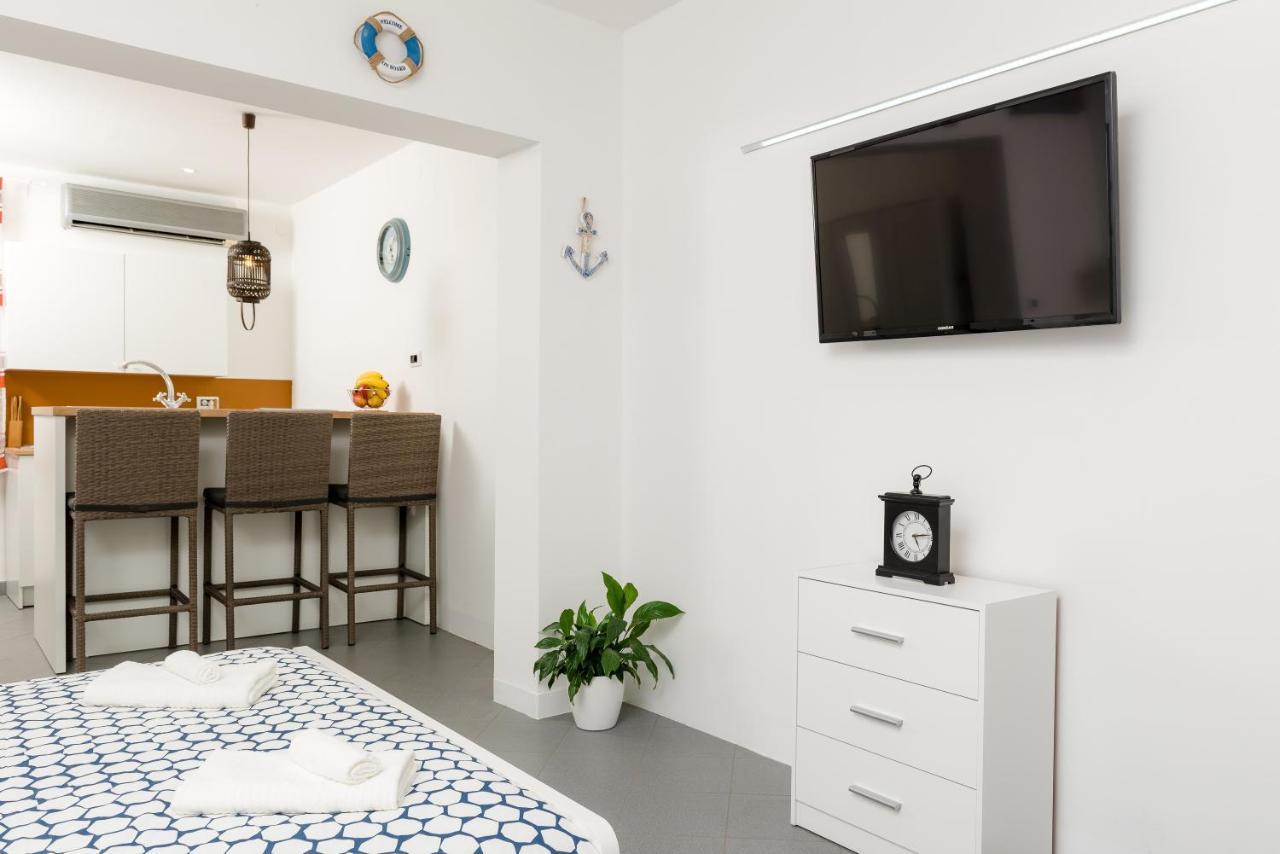 Studio Apartment Sesula Split Exterior photo