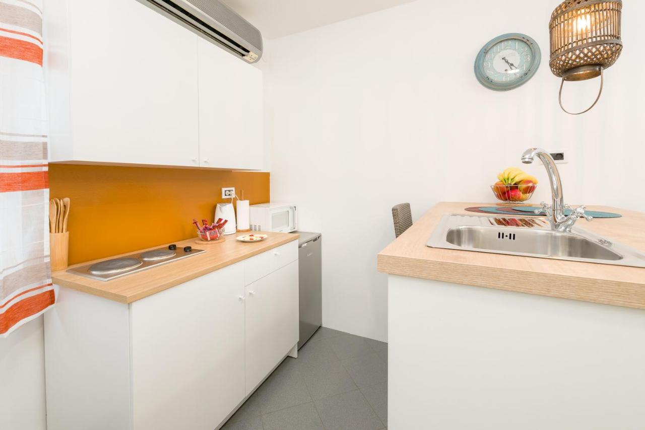 Studio Apartment Sesula Split Exterior photo