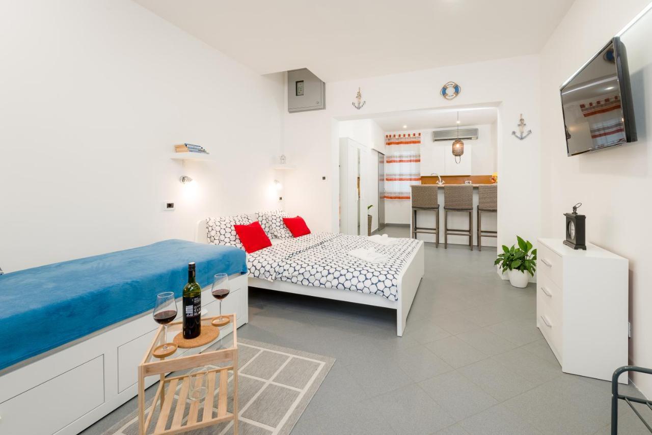 Studio Apartment Sesula Split Exterior photo