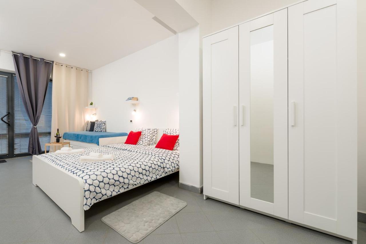 Studio Apartment Sesula Split Exterior photo