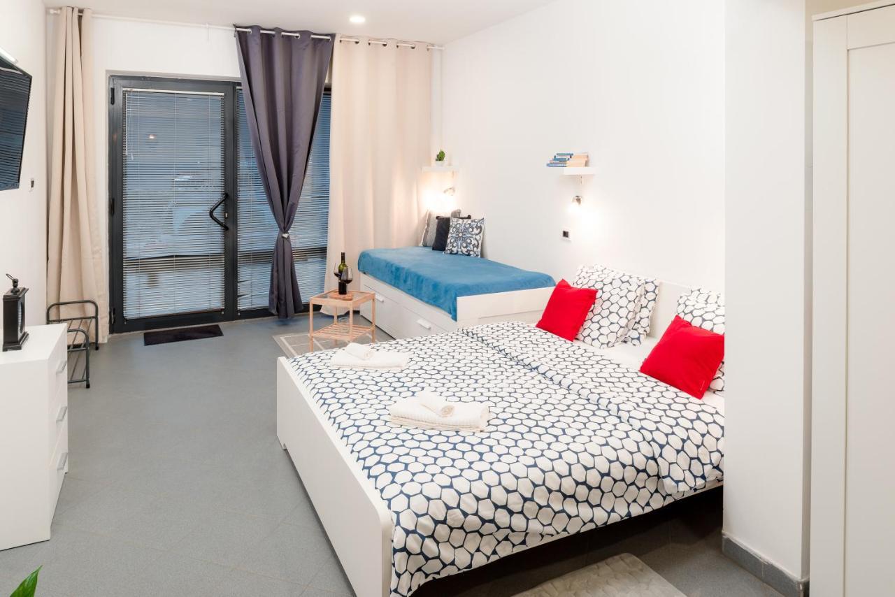 Studio Apartment Sesula Split Exterior photo